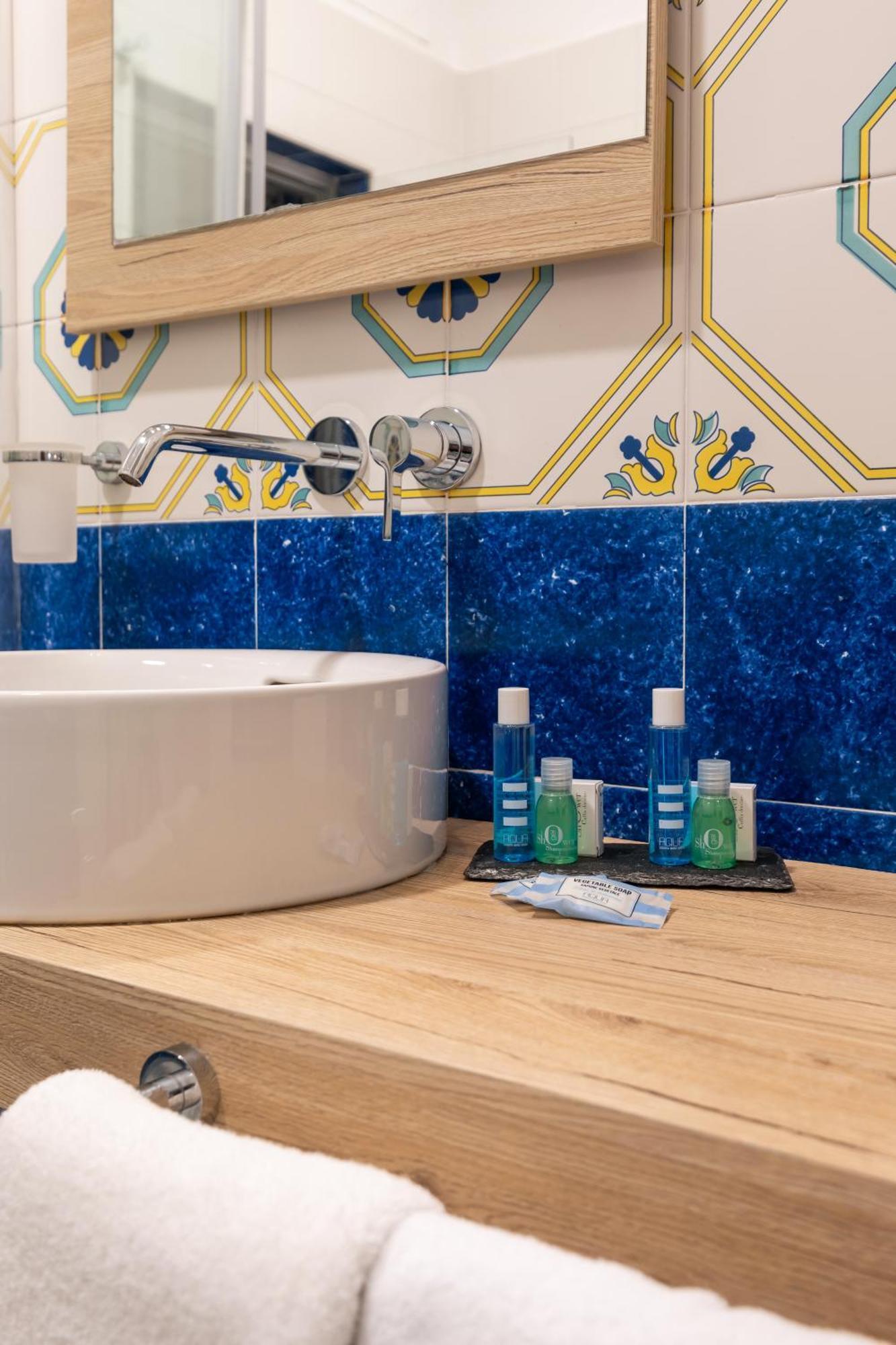 Yourhome - Lidia Rooms & Suites Сорренто Экстерьер фото