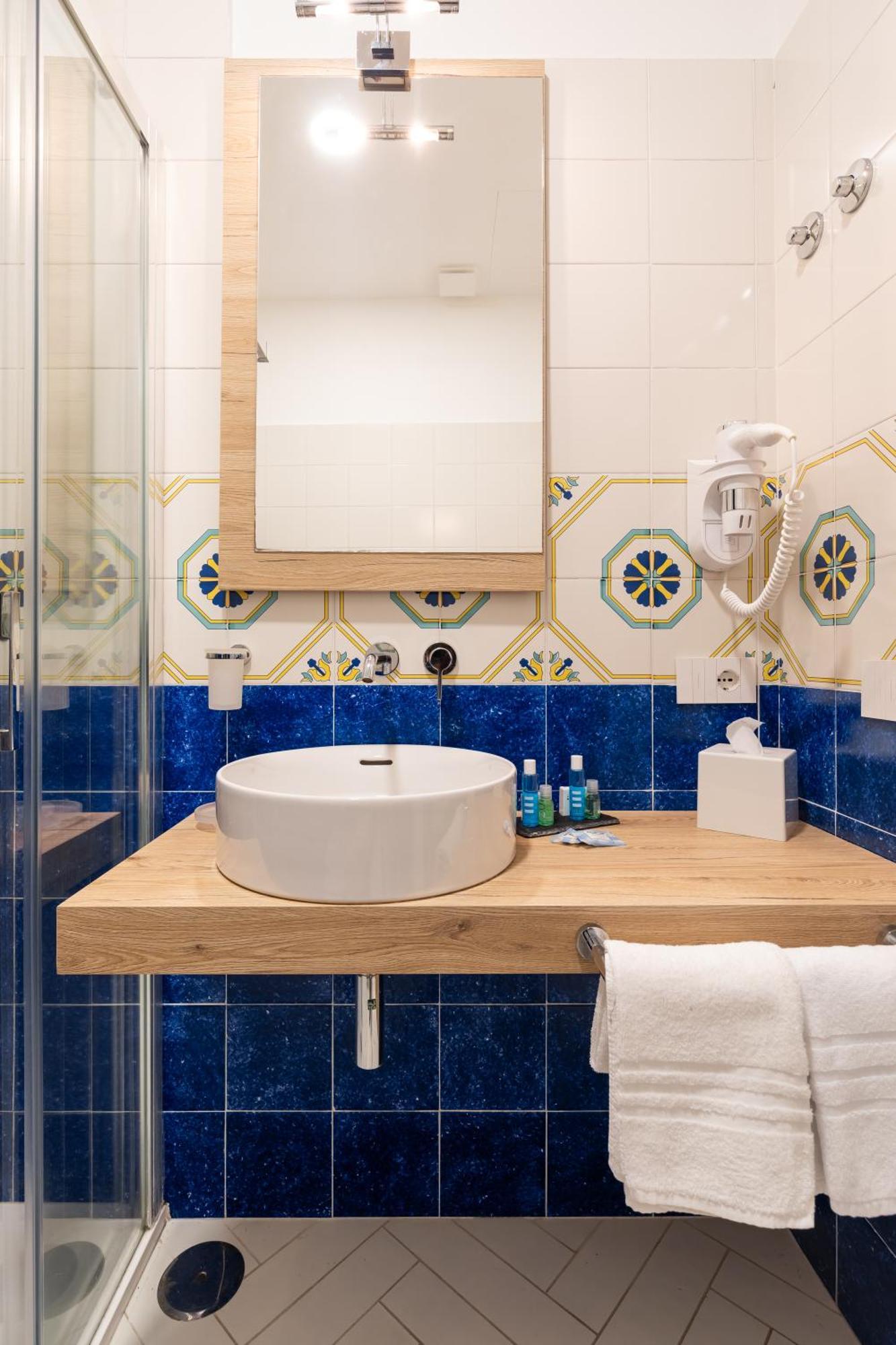 Yourhome - Lidia Rooms & Suites Сорренто Экстерьер фото